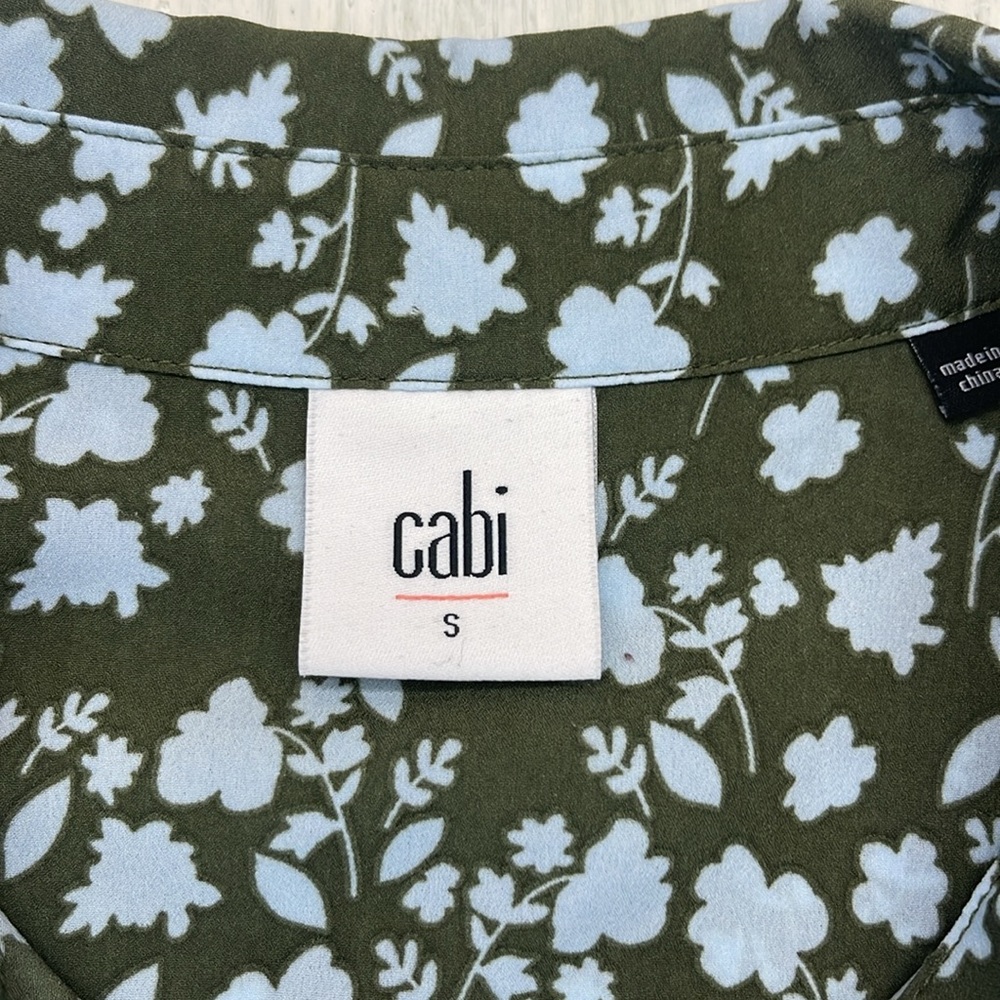 π5/$25π Cabi Olive Green Sleeveless Keepsake Pressed Floral Blouse Pullover Sz S - Picture 2 of 9